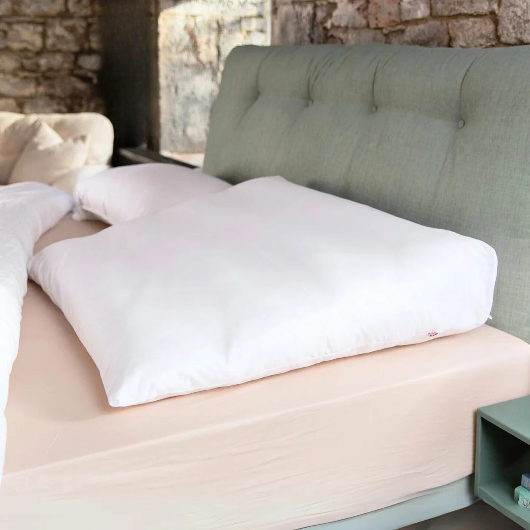 Drift off with our British Wool Bed Wedge Pillow. The British wool filling and 100% cotton outer cover offer a natural alternative to other wedges on the market. The gentle angle reduces acid reflux during sleep for a heartburn free slumber.