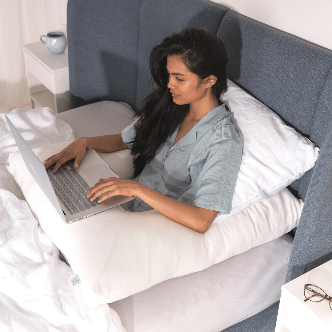 Pillow to lean against in bed deals